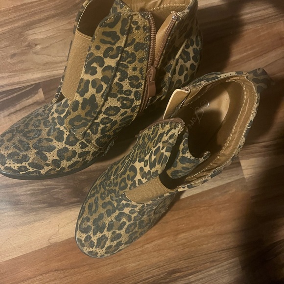 ✨Leopard Print Ankle Boots✨ - Picture 3 of 3